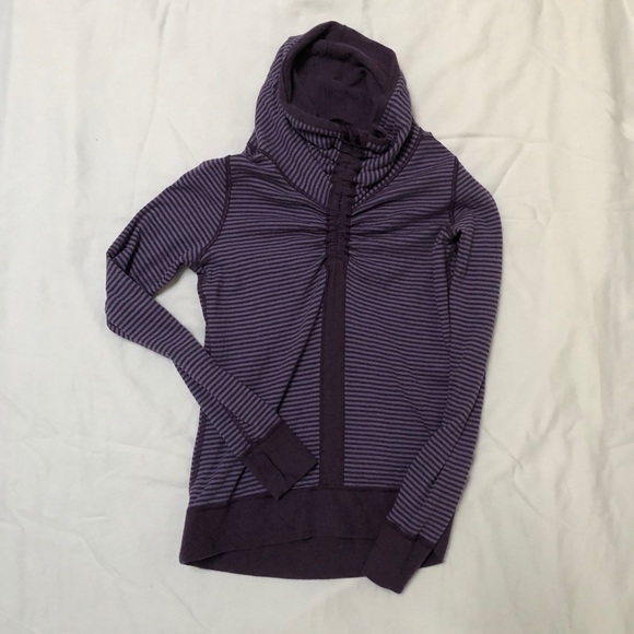 Lulu-Lemon Reversible Turtleneck Pullover - Picture 3 of 5